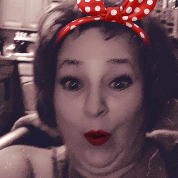 Meet your Posher, Cindy - Picture 2 of 5